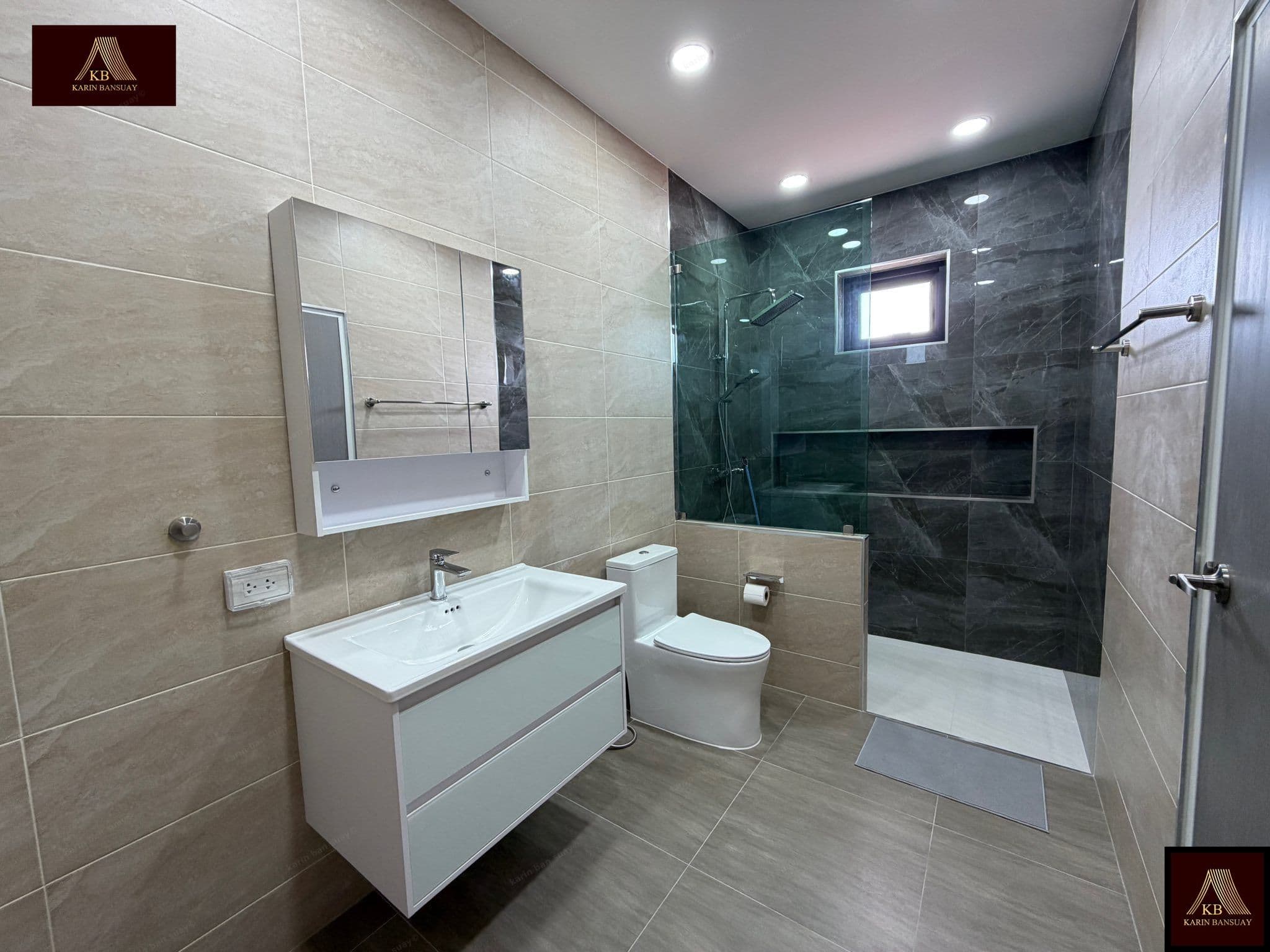 บ้านสไตล์โมเดิร์น คอนเทมโพรารี่ (Modern Contemporary) แบบที่ 4 - ภาพบรรยากาศโครงการที่ 8 รับสร้างบ้านอุดร